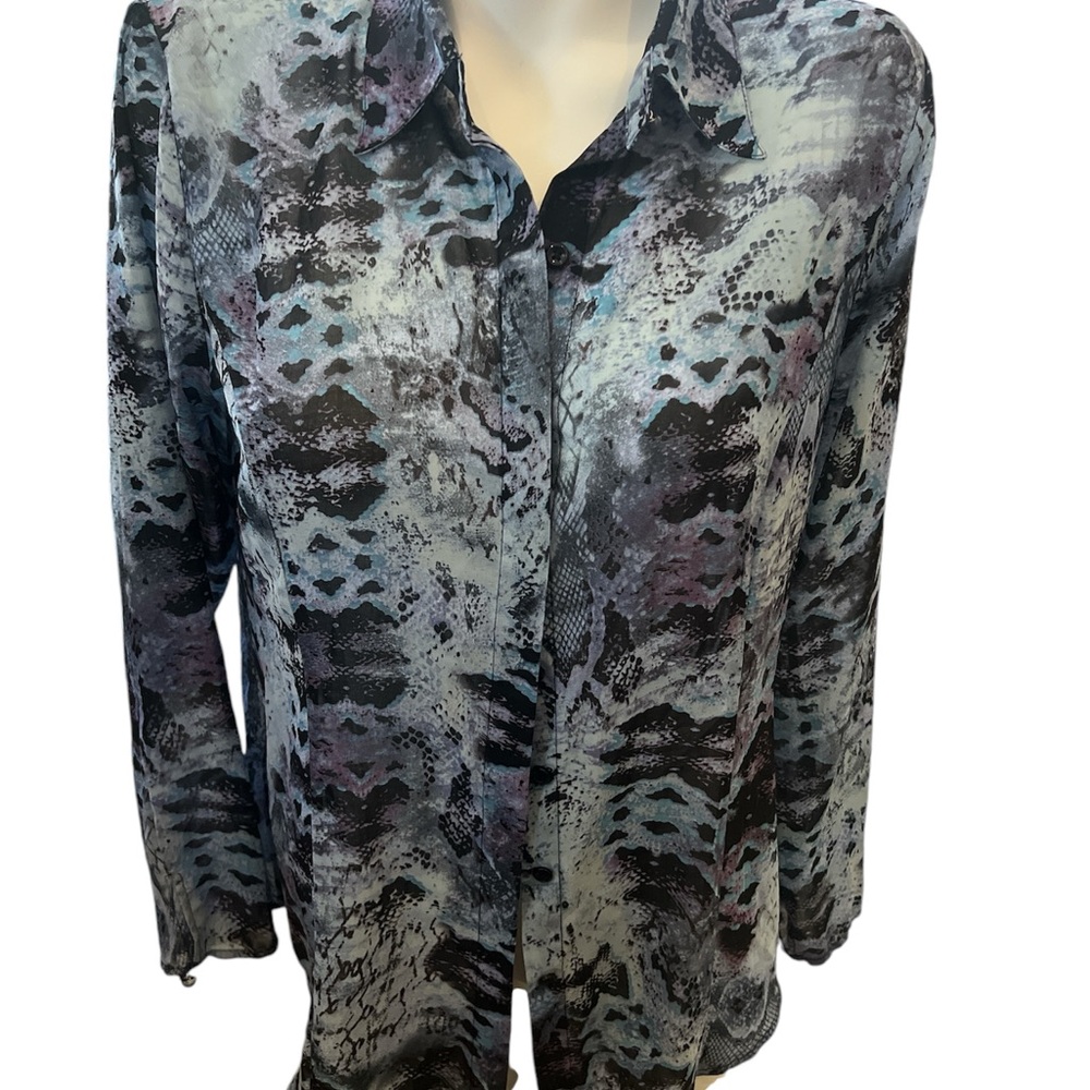 CAbi Womens Semi Sheer Blouse Shirt Long Sleeve Blue/Black Snake Print‎ - Picture 2 of 4